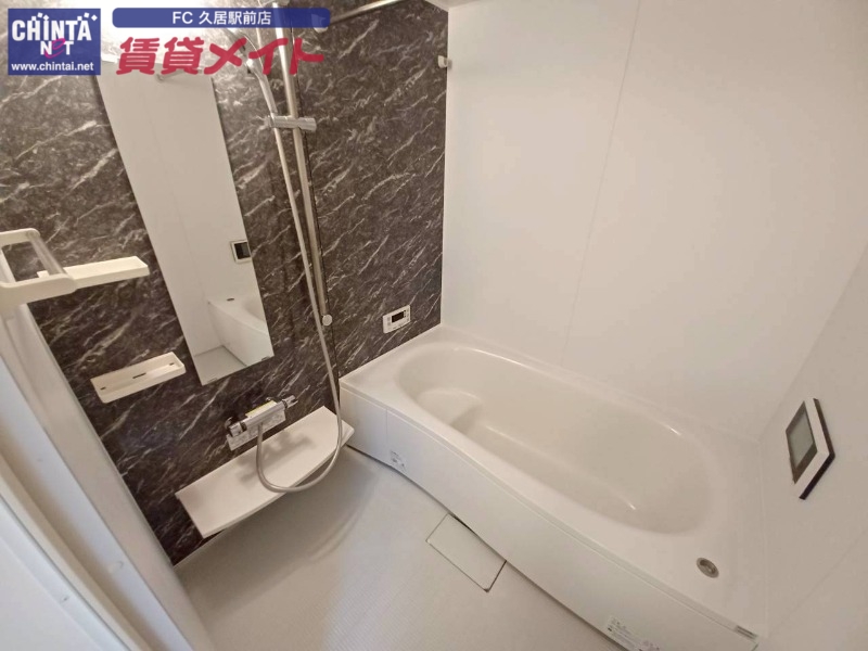 バス・シャワールーム　別部屋反転参考写真です
