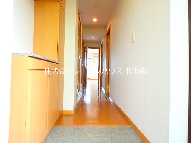 玄関　同間取り別部屋参考写真です