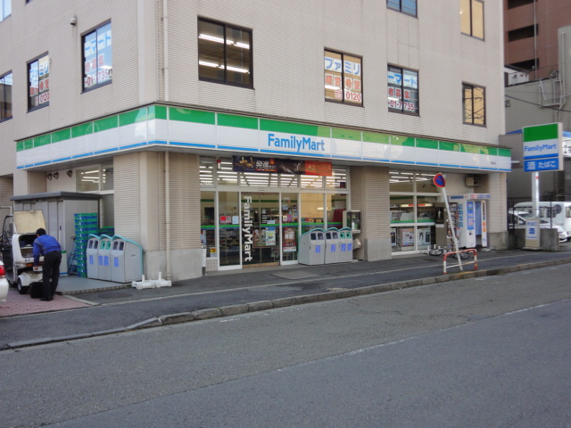 コンビニ　ファミリーマート新横浜店（コンビニ）まで250m