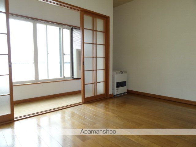メゾンドール吉野町の居間写真