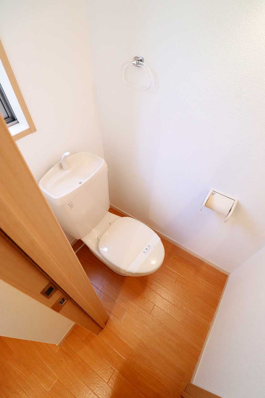 トイレ　※同物件、別部屋になります。