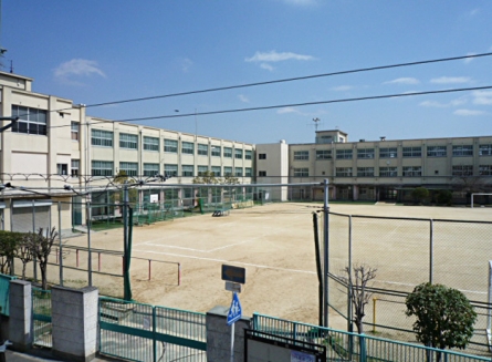 中学校　大阪市立矢田中学校（中学校）まで887m