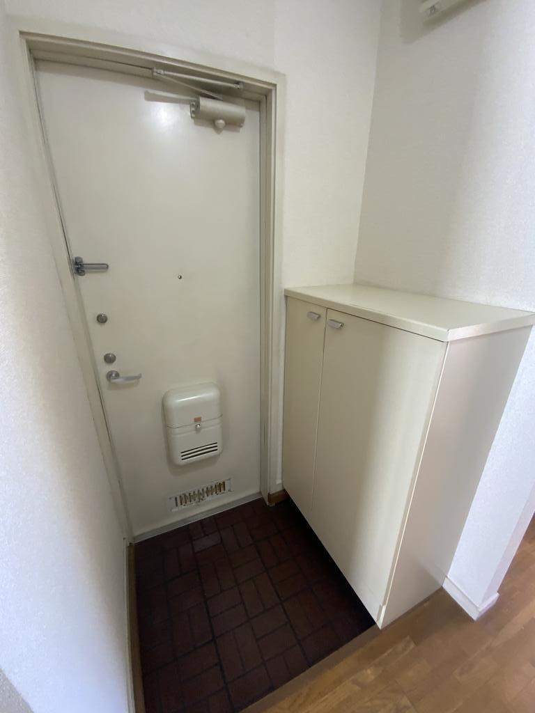 玄関　同タイプ別室の写真です