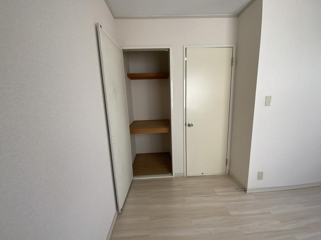 収納　同タイプ別室の写真です