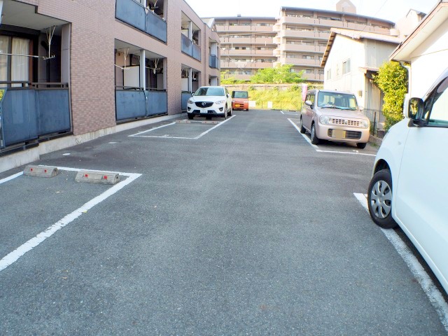 駐車場　敷居地内駐車場