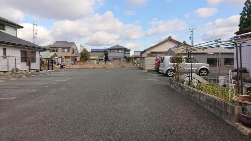 【豊橋市東郷町のアパートの駐車場】