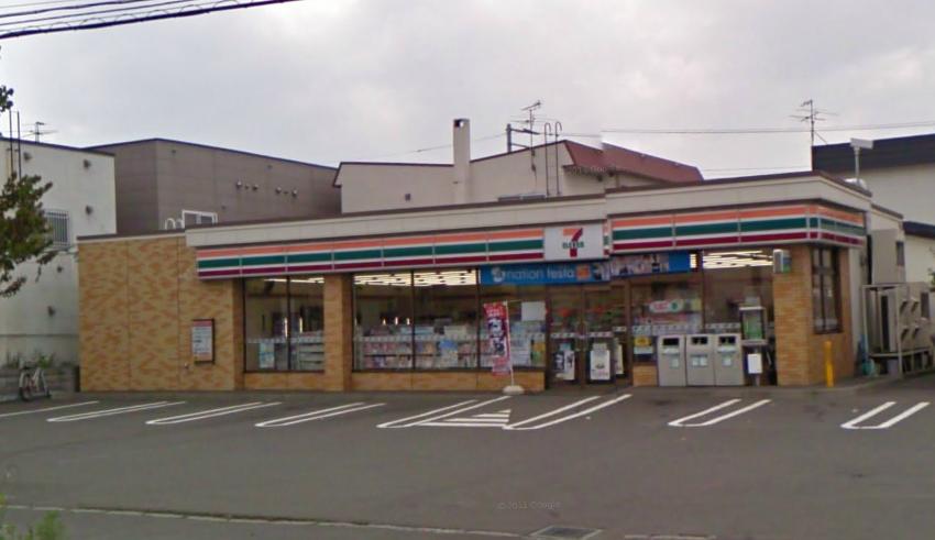 コンビニ　セブンイレブン8軒9条店（コンビニ）まで182m