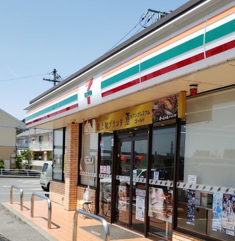 コンビニ　セブンイレブン 広島山手町店（コンビニ）まで724m