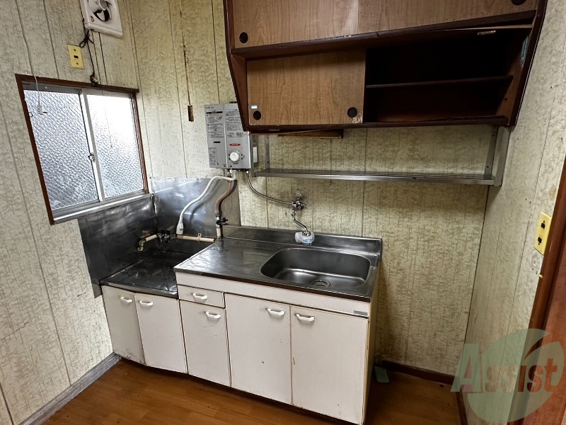 キッチン　作業スペースがあるのでお料理がしやすいですね。