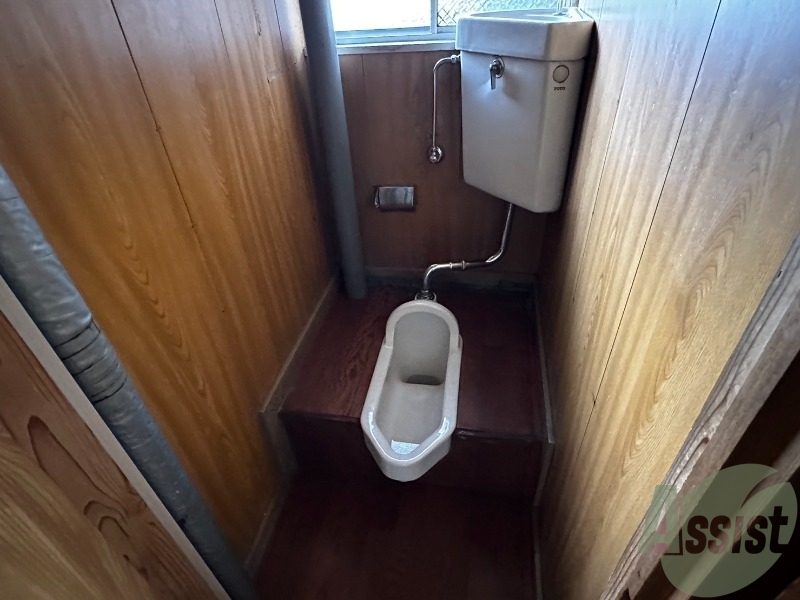 トイレ　シンプルなトイレです。問題なくお使いいただけます。