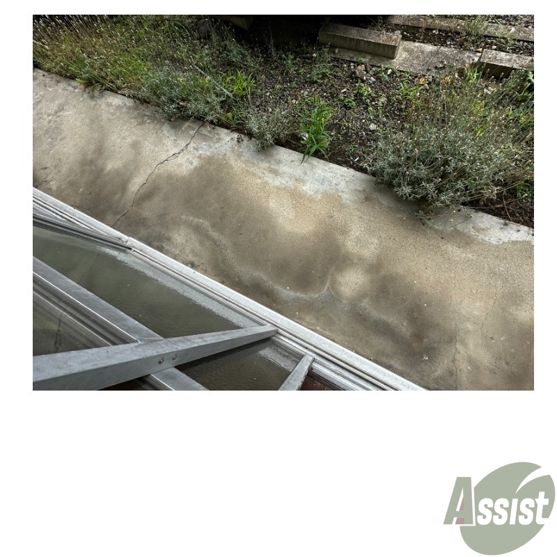 バルコニー　ちょっとしたバルコニーです。問題なくお使いいただけます。