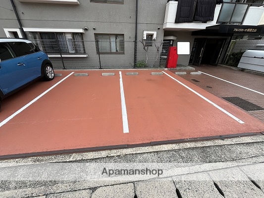 駐車場　エントランス