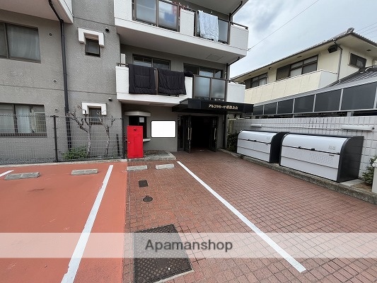 エントランス　駐車場