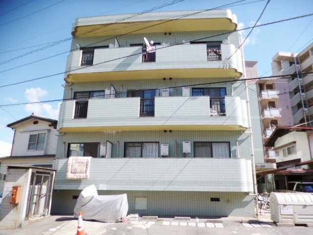 広島市安佐南区大町西のマンションの建物外観