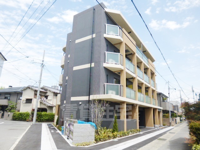 茨木市上中条のマンションの建物外観