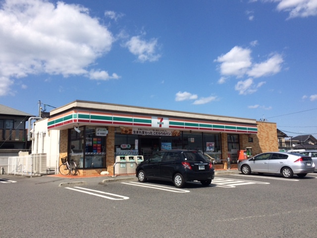 コンビニ　セブンイレブン（コンビニ）まで913m