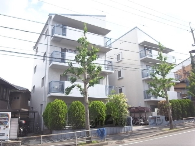 京都市西京区樫原中垣外のマンションの建物外観