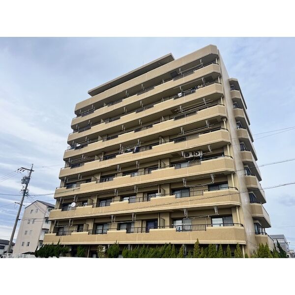 羽島市福寿町平方のマンションの建物外観