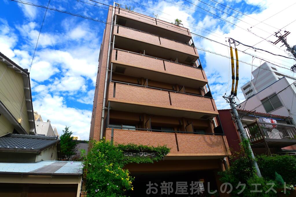 名古屋市昭和区紅梅町のマンションの建物外観