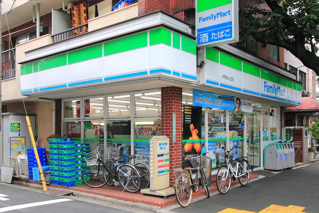 コンビニ　ファミリーマート中野松が丘店（コンビニ）まで271m