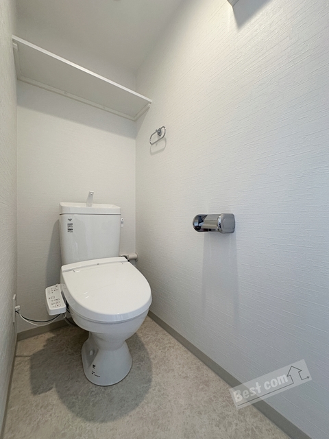 トイレ　温水洗浄便座付き♪