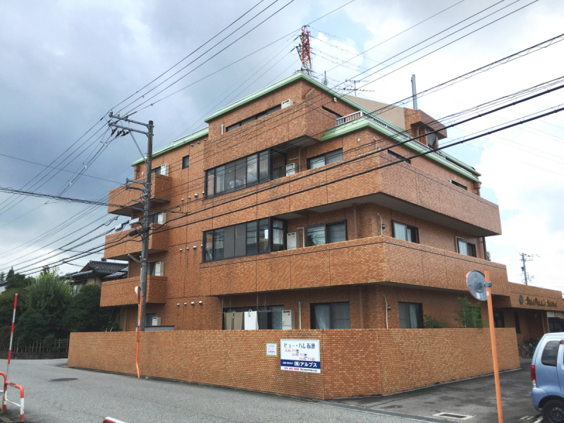 富山市布瀬町南のマンションの建物外観