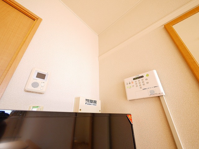 セキュリティ　お顔が見えるモニター付きインターホンもございます