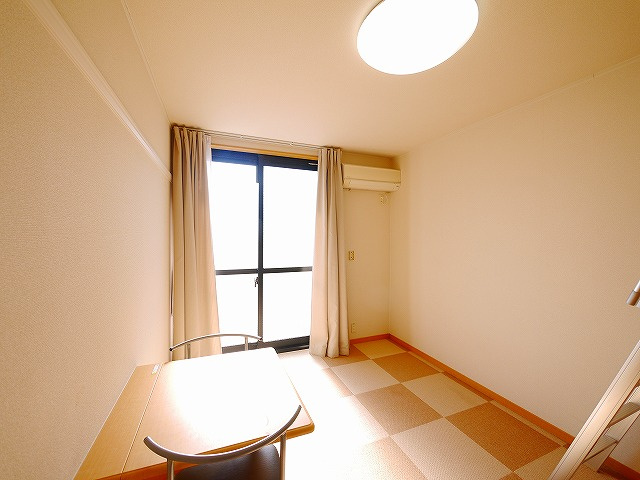 その他部屋・スペース　使い勝手のいい寝室です