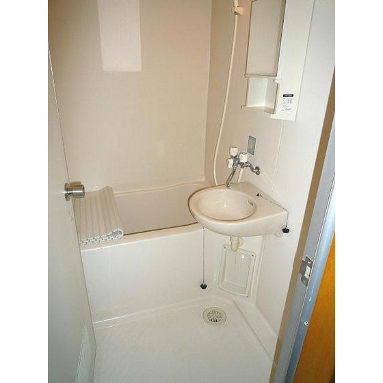 バス・シャワールーム　写真は別のお部屋のものです（現況優先）