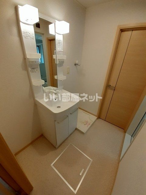 【新居浜市喜光地町のアパートの洗面設備】