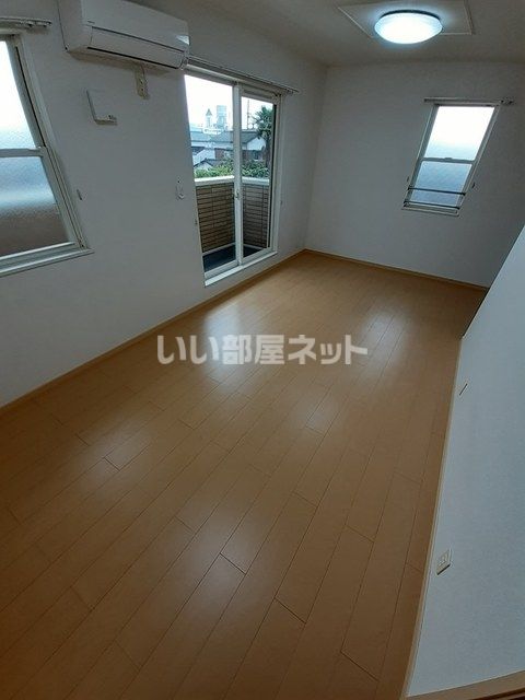 【新居浜市喜光地町のアパートの居室・リビング】