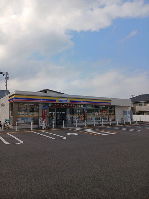 【新居浜市喜光地町のアパートのコンビニ】