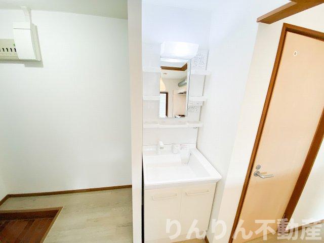 洗面設備　ゆったりとスペースのある洗面所