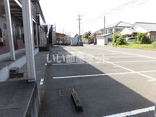 【セジュールカミムラの駐車場】