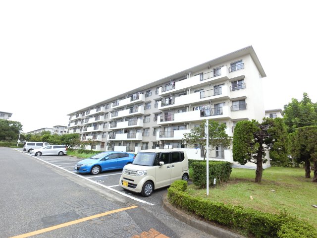 幸町団地１０街区６棟の建物外観