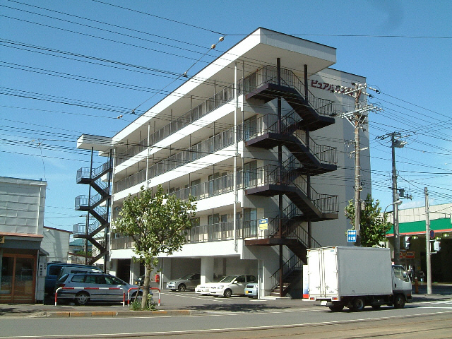 函館市豊川町のアパートの建物外観