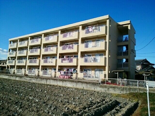 津島市唐臼町のマンションの建物外観