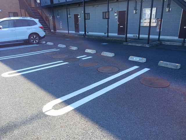 【古河市鴻巣のアパートの駐車場】