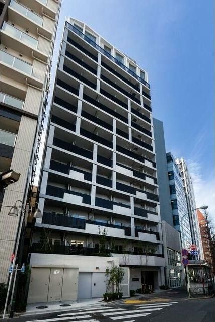 【港区南青山のマンションの建物外観】