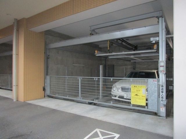 【プライムアーバン池袋の駐車場】