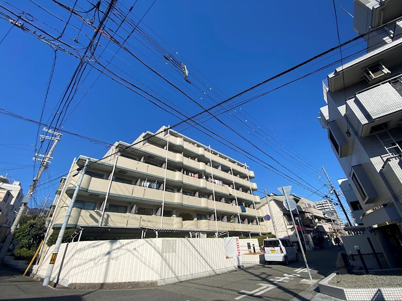 【神戸市灘区岩屋中町のマンションの建物外観】