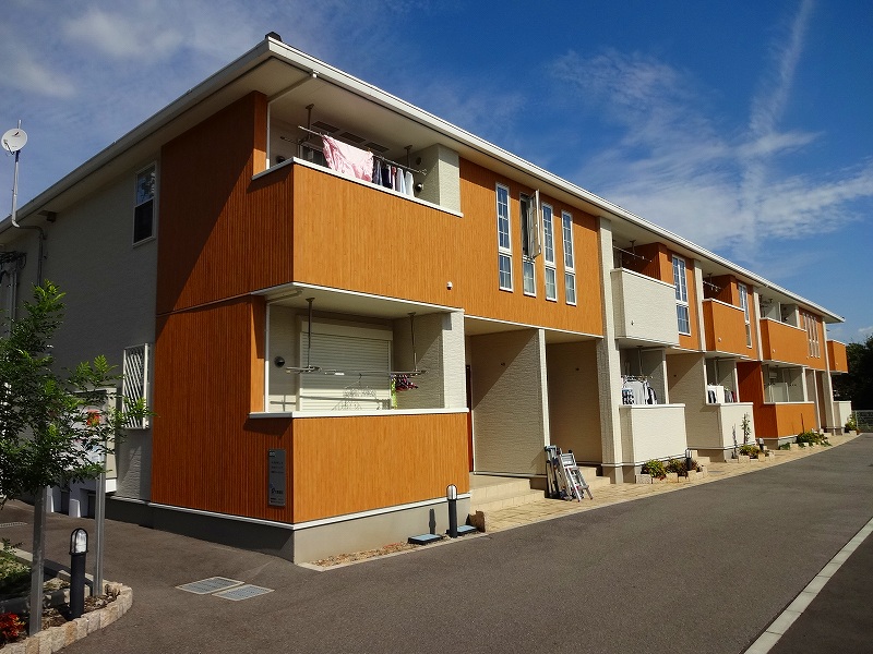 三島郡島本町桜井台のアパートの建物外観