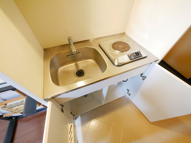 キッチン　コンパクトなキッチンで掃除もラクラク