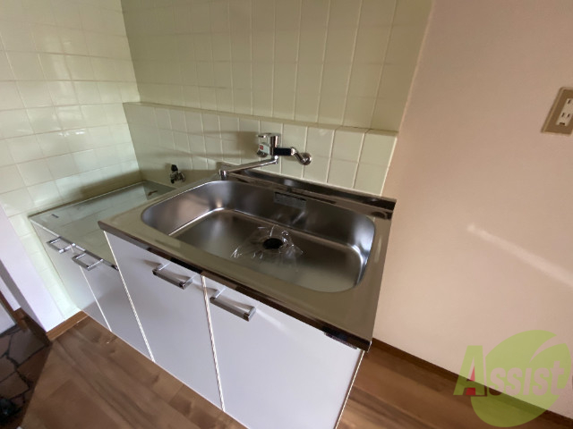 キッチン　大きなシンクが特徴のキッチンです。お料理が楽しみですね。