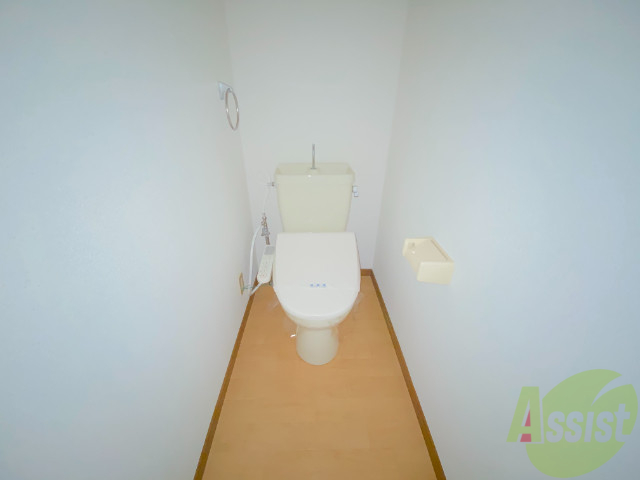 トイレ　おトイレには便利なウォッシュレットが付いています。