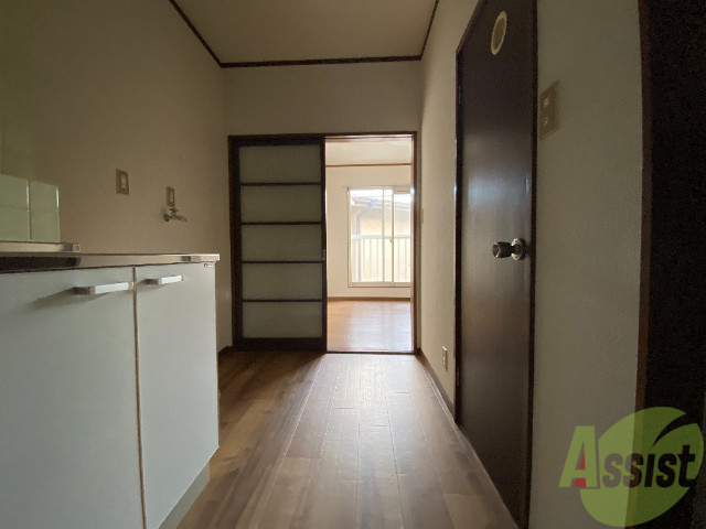 玄関　玄関からの様子です。お部屋から眩しい光が入ってきます。