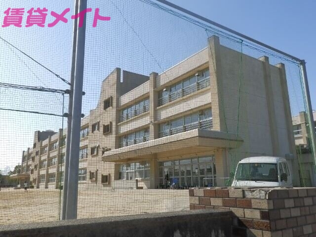中学校　津市立橋南中学校（中学校）まで1004m