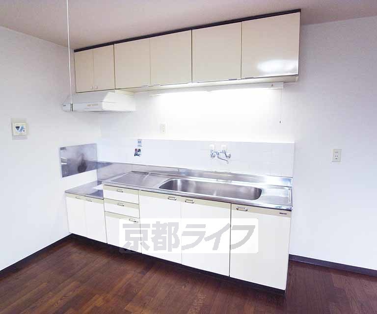 【京都市右京区宇多野福王子町のマンションのキッチン】