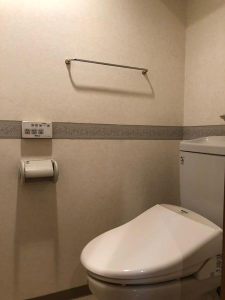 トイレ　便利な温水洗浄便座機能付き