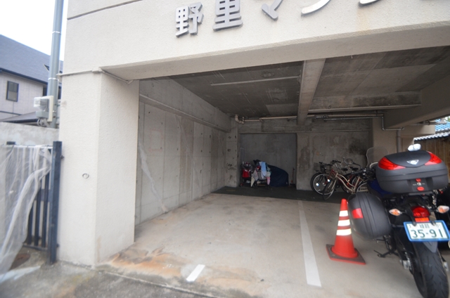 【姫路市大野町のマンションの駐車場】